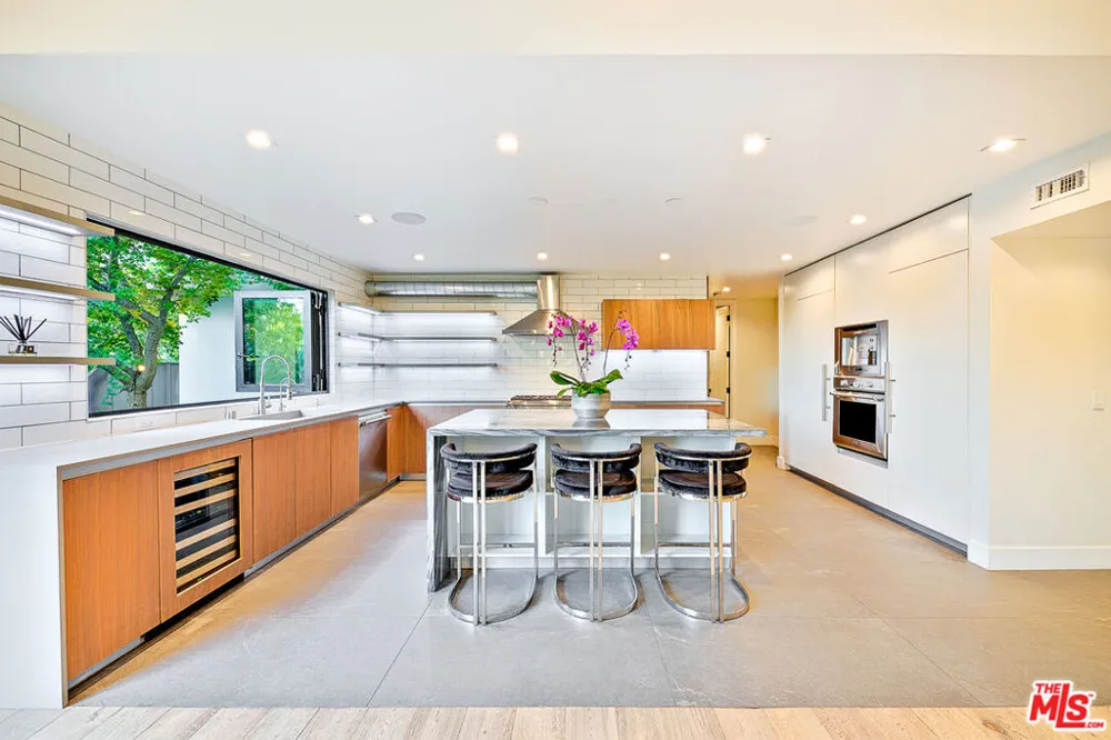 9038 MEREDITH PLACE Beverly Hills, CA 90210