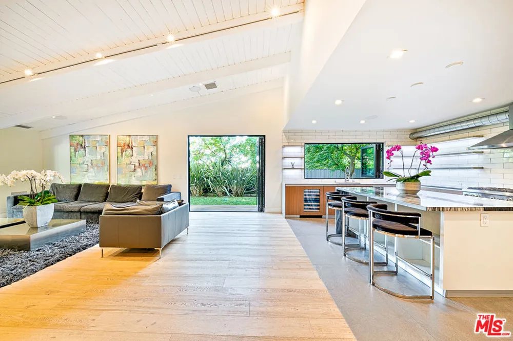 9038 MEREDITH PLACE Beverly Hills, CA 90210