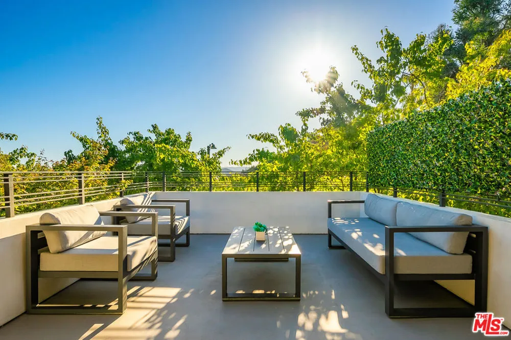 9038 MEREDITH PLACE Beverly Hills, CA 90210