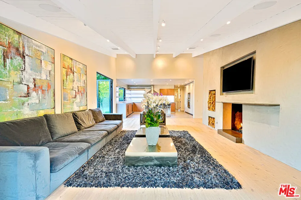 9038 MEREDITH PLACE Beverly Hills, CA 90210