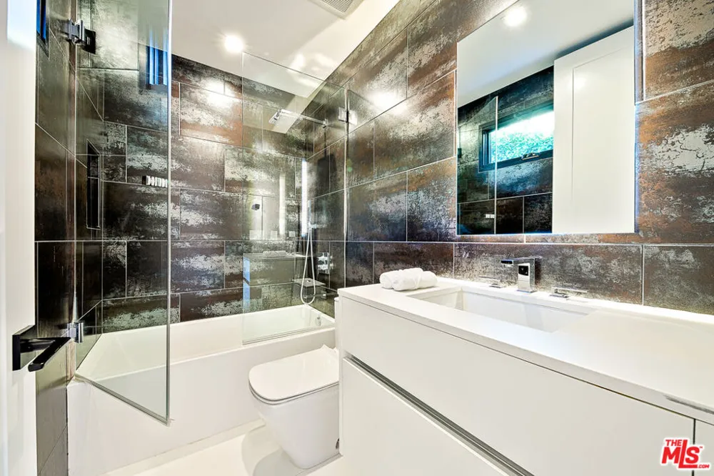 9038 MEREDITH PLACE Beverly Hills, CA 90210
