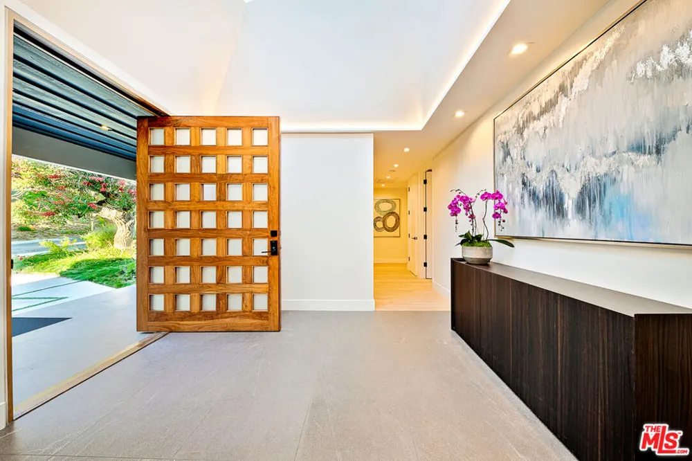 9038 MEREDITH PLACE Beverly Hills, CA 90210
