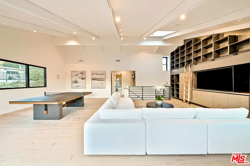9038 MEREDITH PLACE Beverly Hills, CA 90210