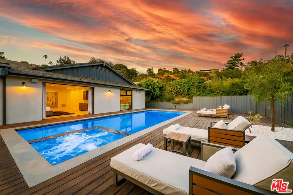 9038 MEREDITH PLACE Beverly Hills, CA 90210