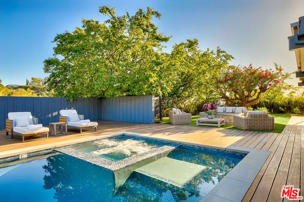 9038 MEREDITH PLACE Beverly Hills, CA 90210