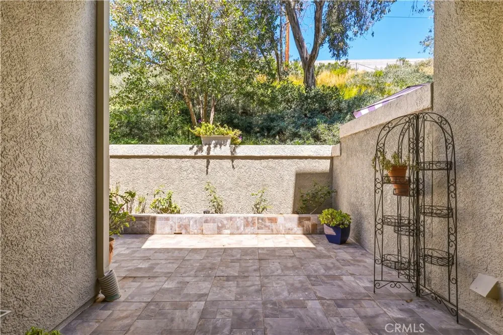 22229 Shadow Valley Chatsworth, CA 91311