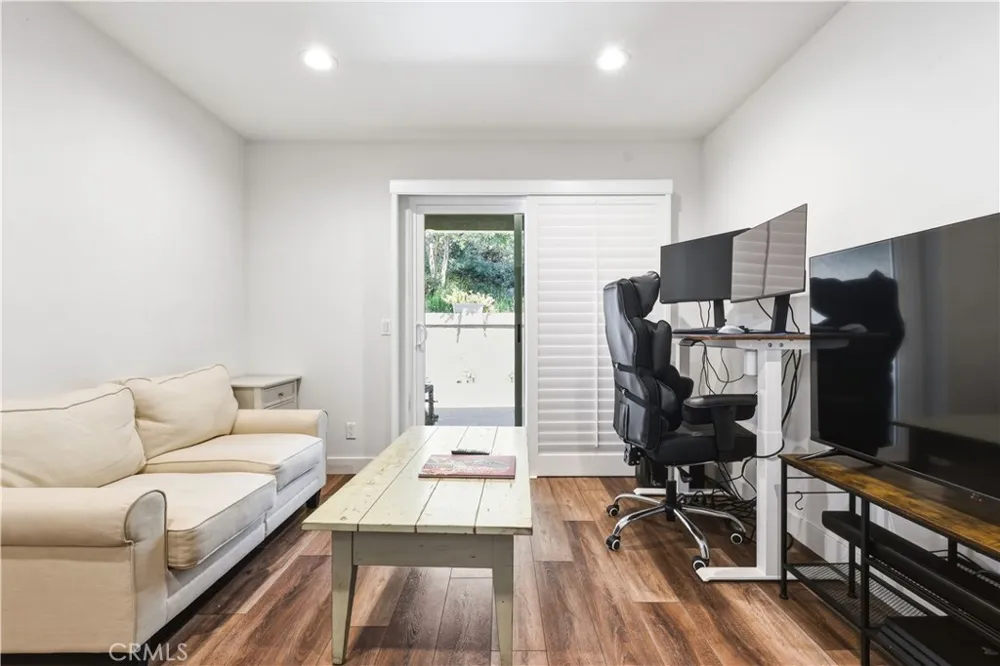 22229 Shadow Valley Chatsworth, CA 91311