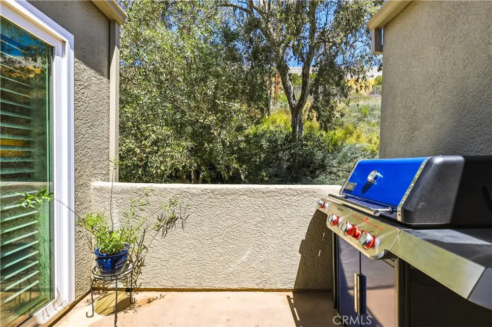 22229 Shadow Valley Chatsworth, CA 91311