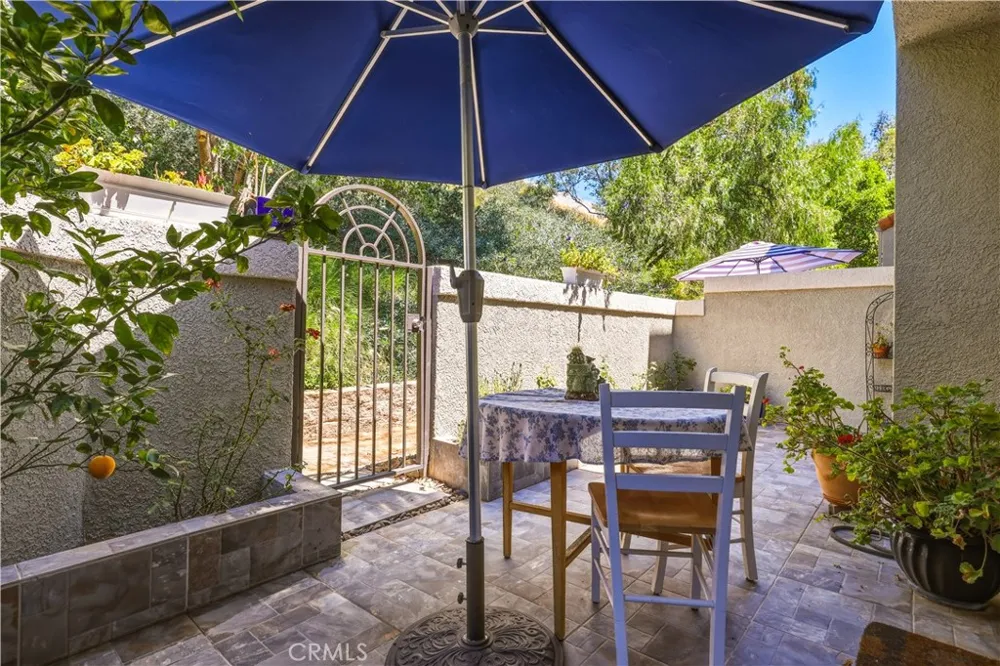 22229 Shadow Valley Chatsworth, CA 91311