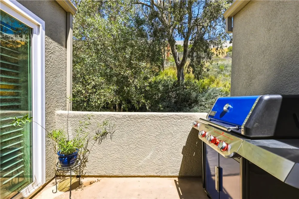 22229 Shadow Valley Chatsworth, CA 91311