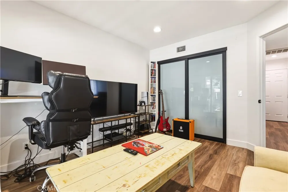 22229 Shadow Valley Chatsworth, CA 91311