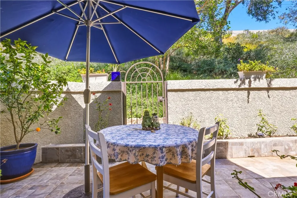 22229 Shadow Valley Chatsworth, CA 91311