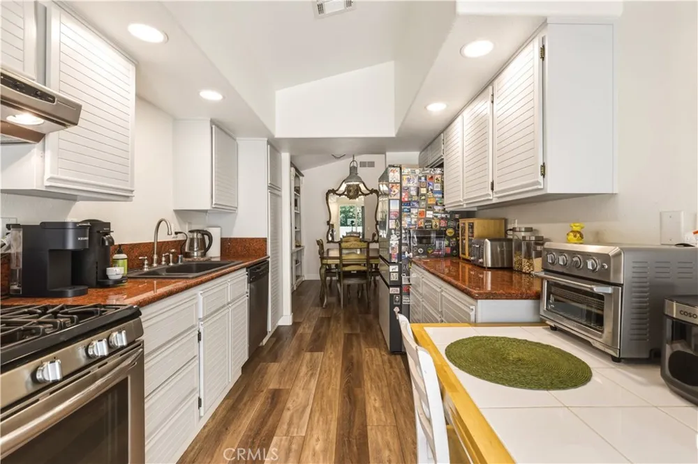 22229 Shadow Valley Chatsworth, CA 91311