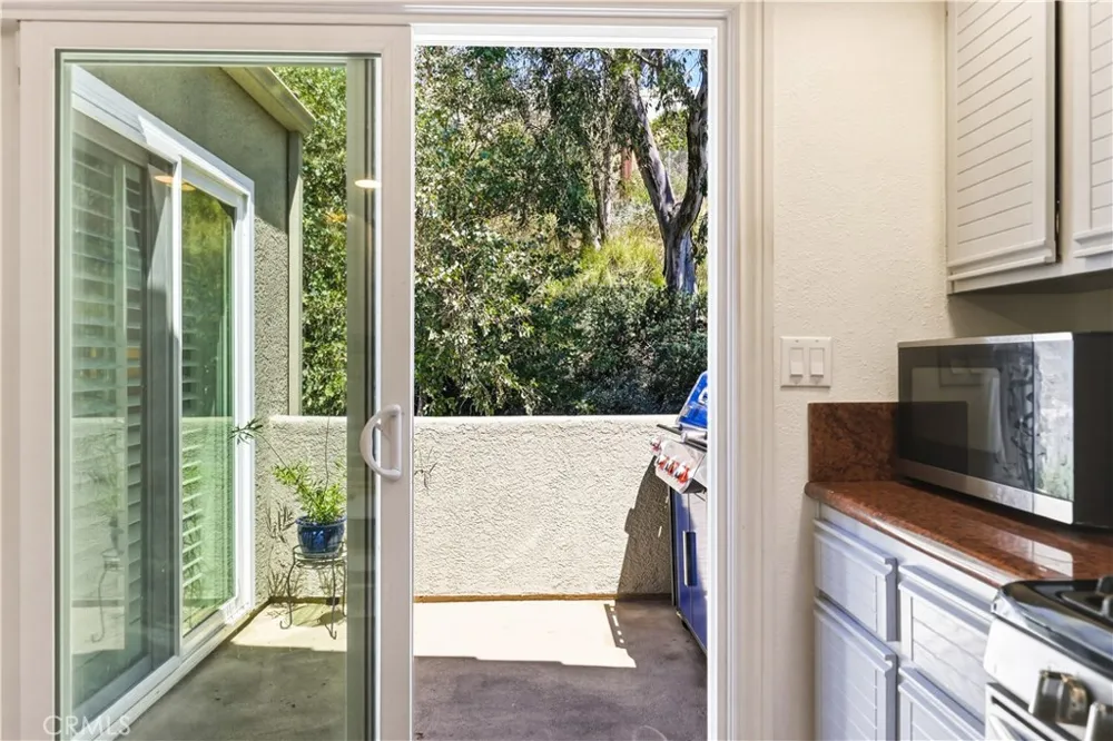 22229 Shadow Valley Chatsworth, CA 91311