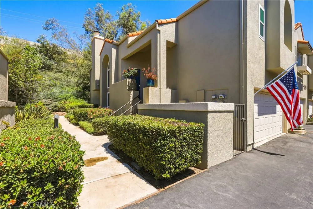 22229 Shadow Valley Chatsworth, CA 91311