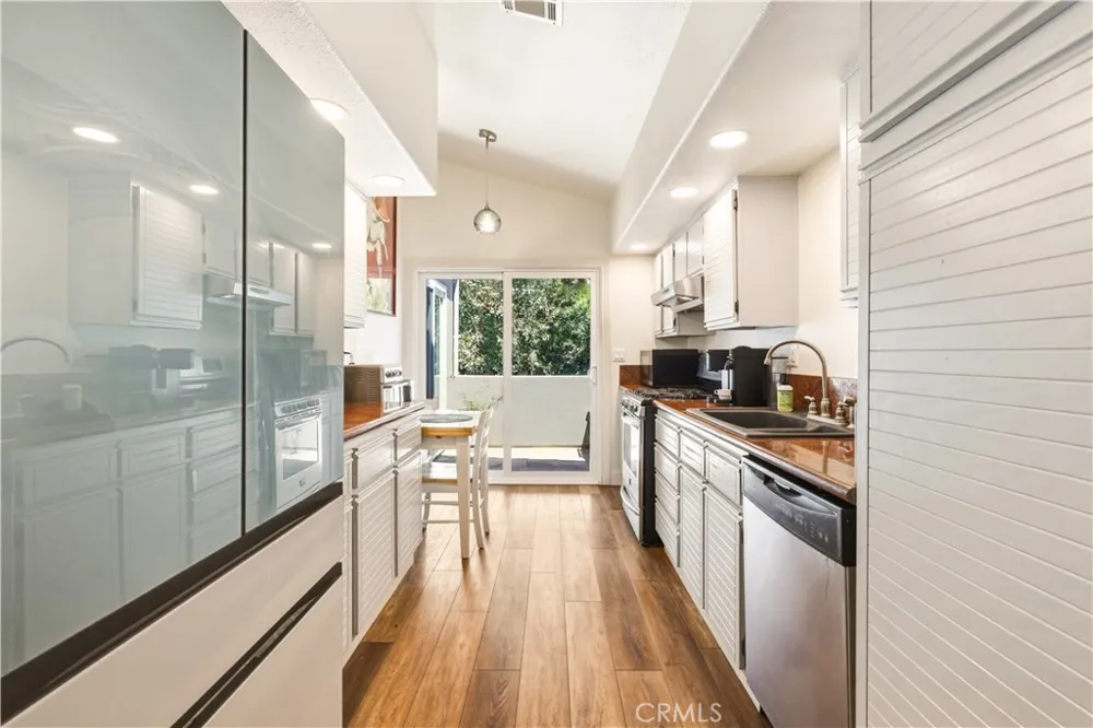 22229 Shadow Valley Chatsworth, CA 91311