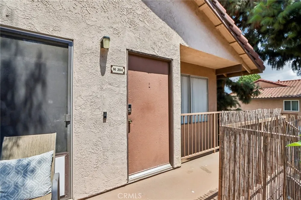 998 La Costa Drive #M204 Corona, CA 92879