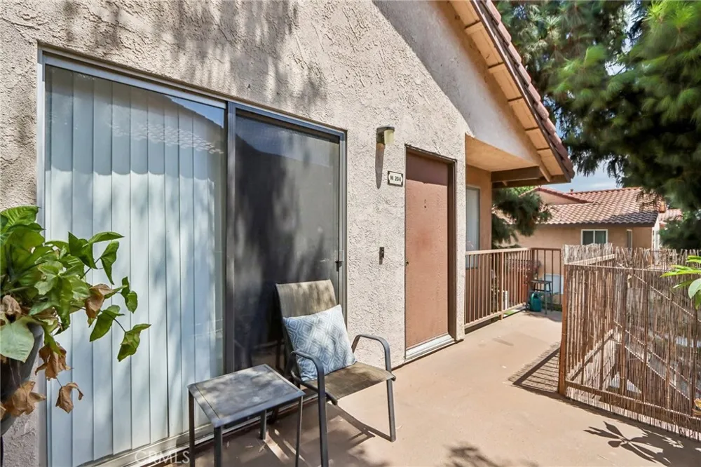 998 La Costa Drive #M204 Corona, CA 92879
