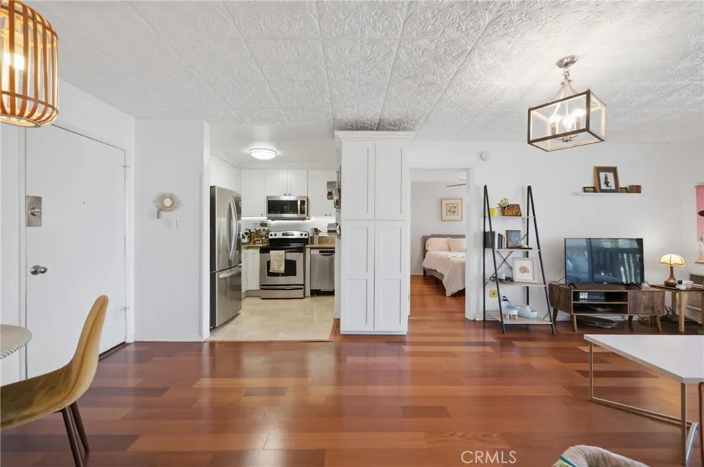 525 S Ardmore Avenue #320 Los Angeles, CA 90020