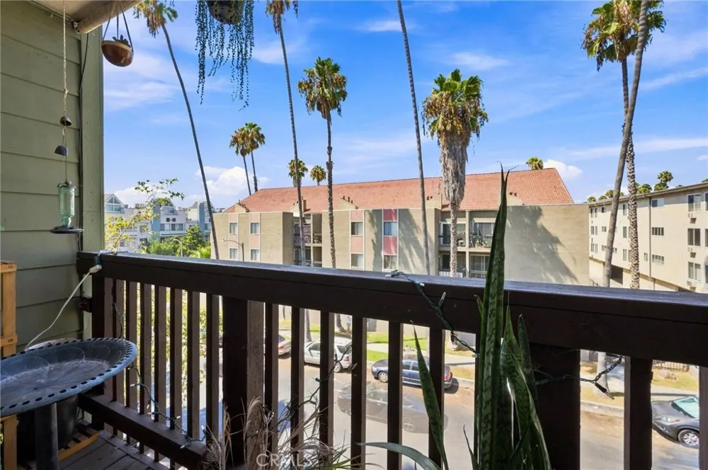 525 S Ardmore Avenue #320 Los Angeles, CA 90020