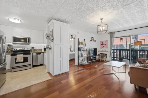 525 S Ardmore Avenue #320