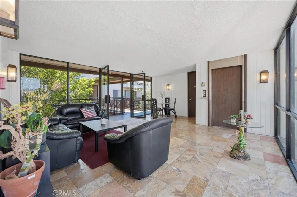 525 S Ardmore Avenue #320 Los Angeles, CA 90020