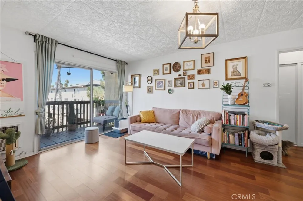 525 S Ardmore Avenue #320 Los Angeles, CA 90020