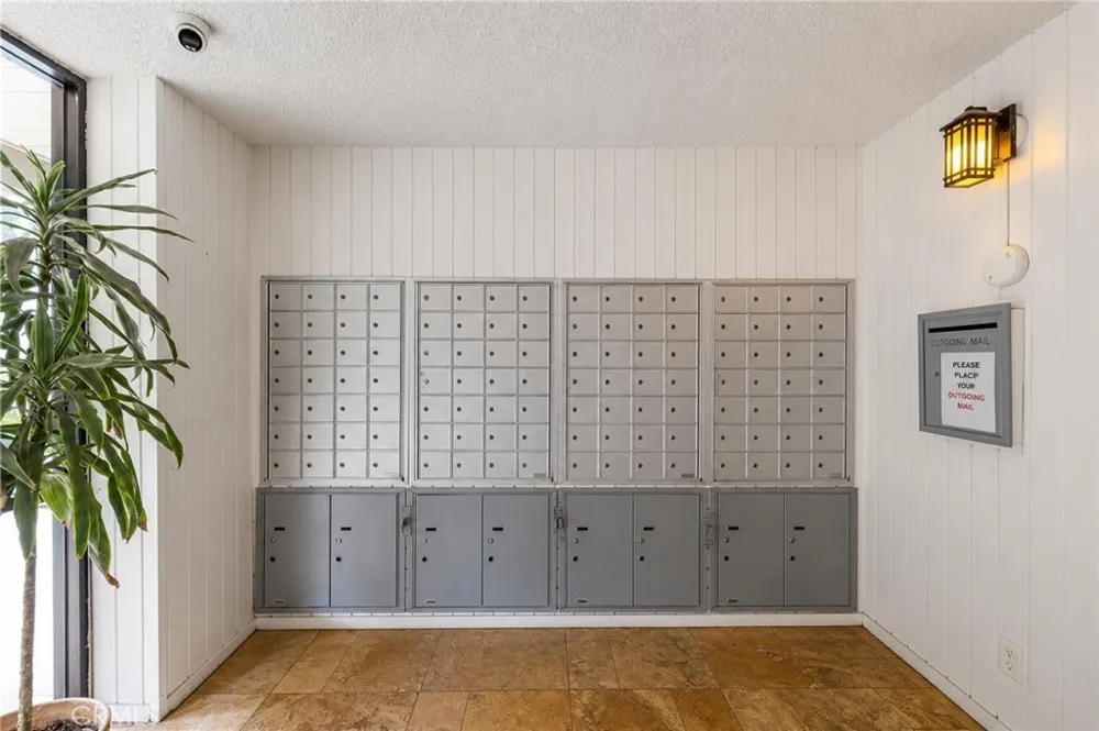 525 S Ardmore Avenue #320 Los Angeles, CA 90020