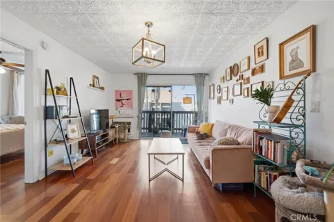 525 S Ardmore Avenue #320
