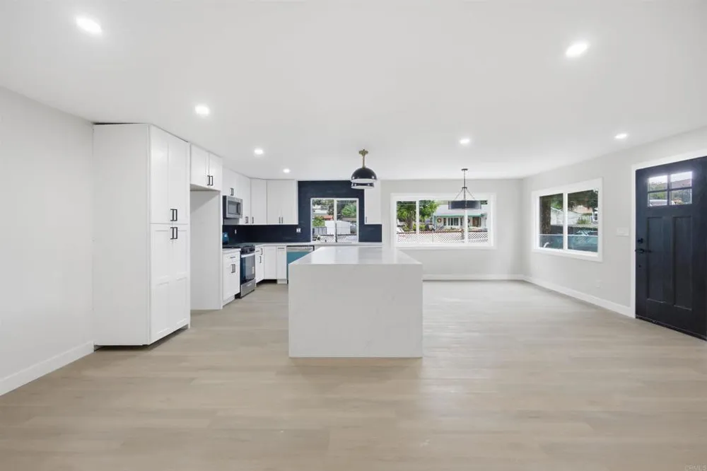 15613 Hawley Court El Cajon, CA 92021
