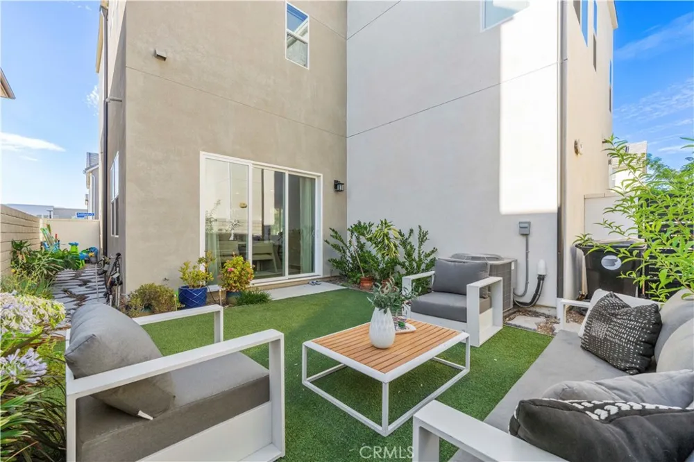 27014 Goldfields Court Valencia, CA 91381