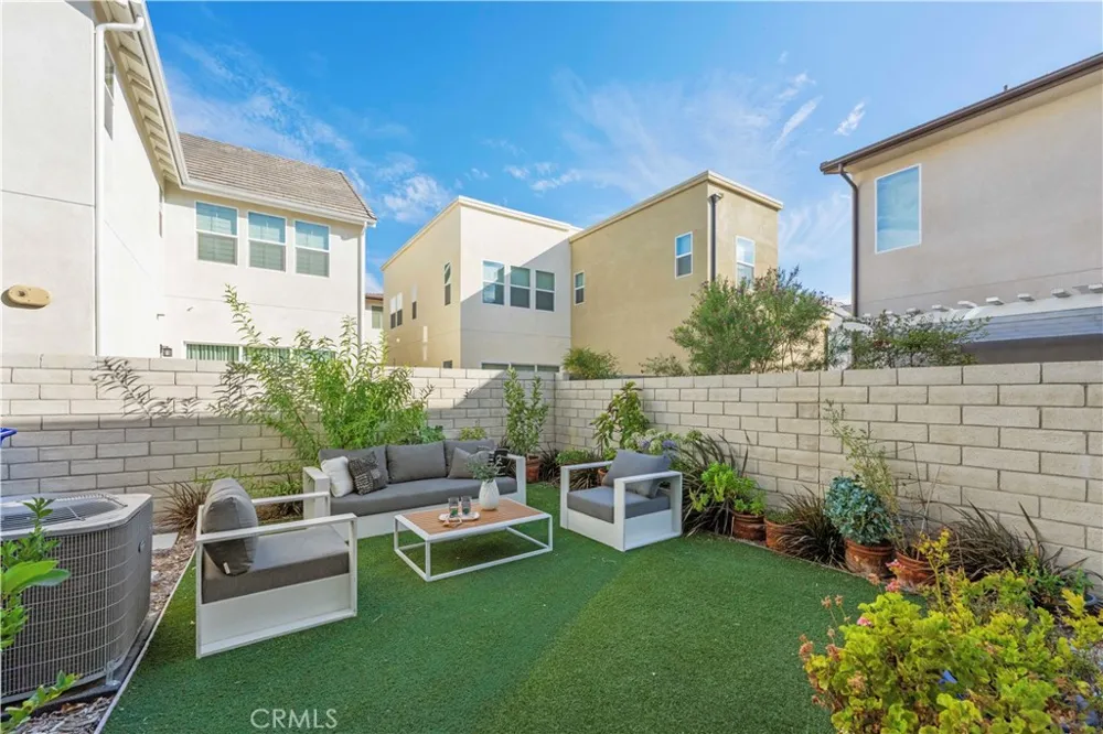 27014 Goldfields Court Valencia, CA 91381