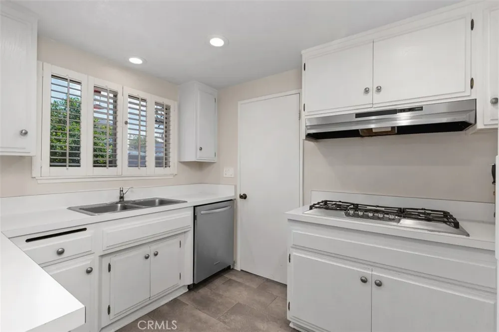 15842 Belfast Huntington Beach, CA 92647