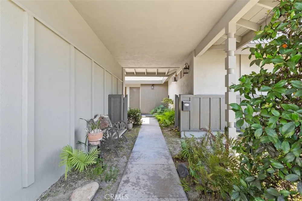 15842 Belfast Huntington Beach, CA 92647