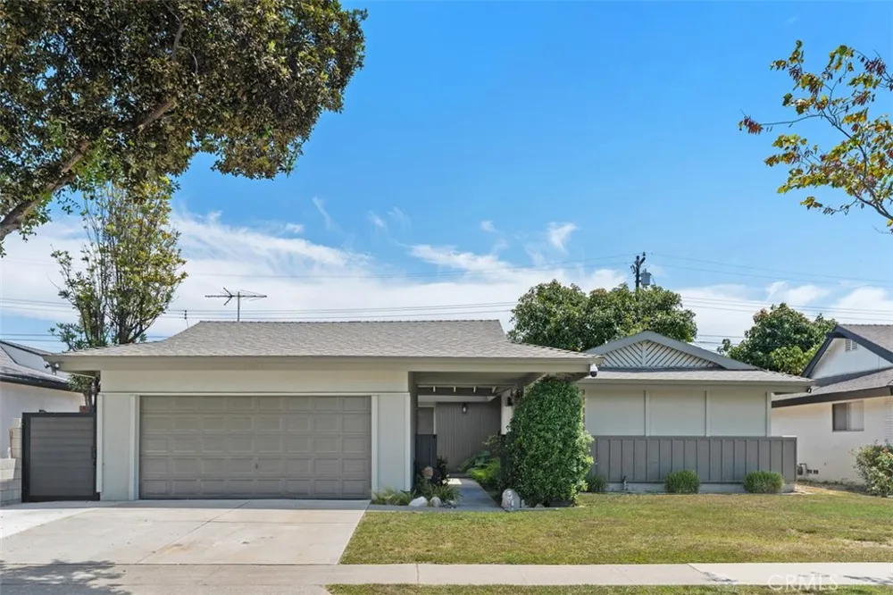 15842 Belfast Huntington Beach, CA 92647