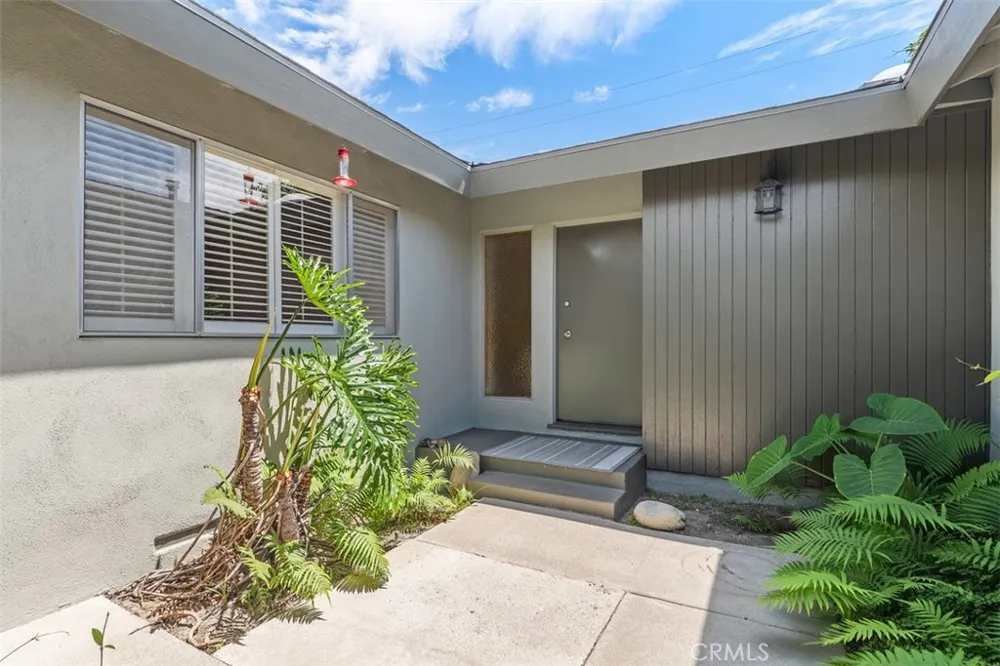15842 Belfast Huntington Beach, CA 92647