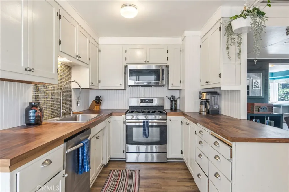 31472 Panorama Drive Running Springs, CA 92382