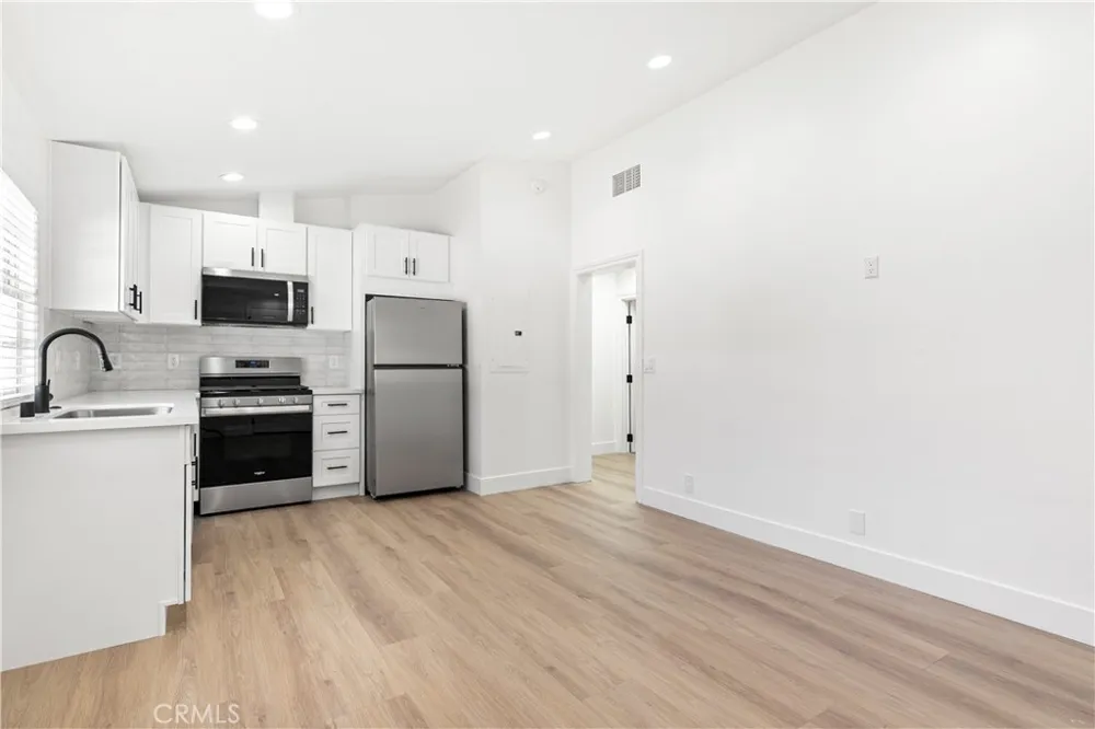5227 Beckford Ave Tarzana, CA 91356