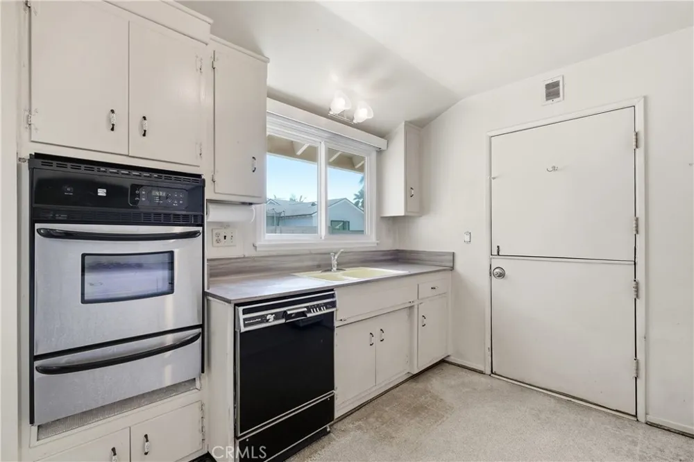 417 Emerald Seal Beach, CA 90740