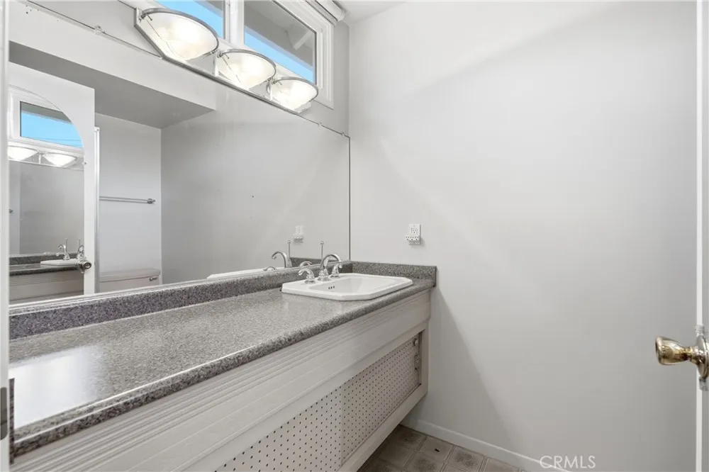 417 Emerald Seal Beach, CA 90740