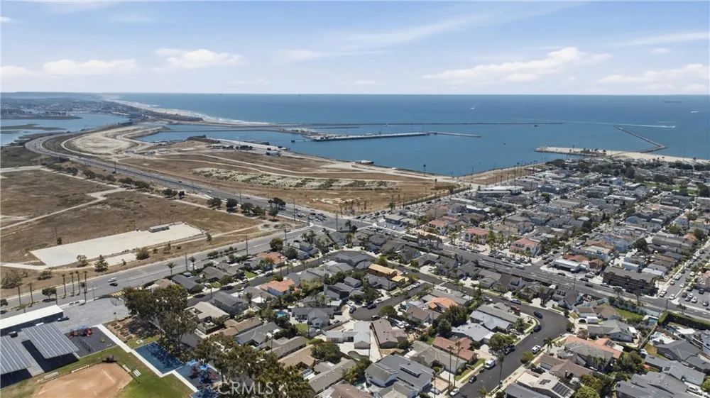 417 Emerald Seal Beach, CA 90740