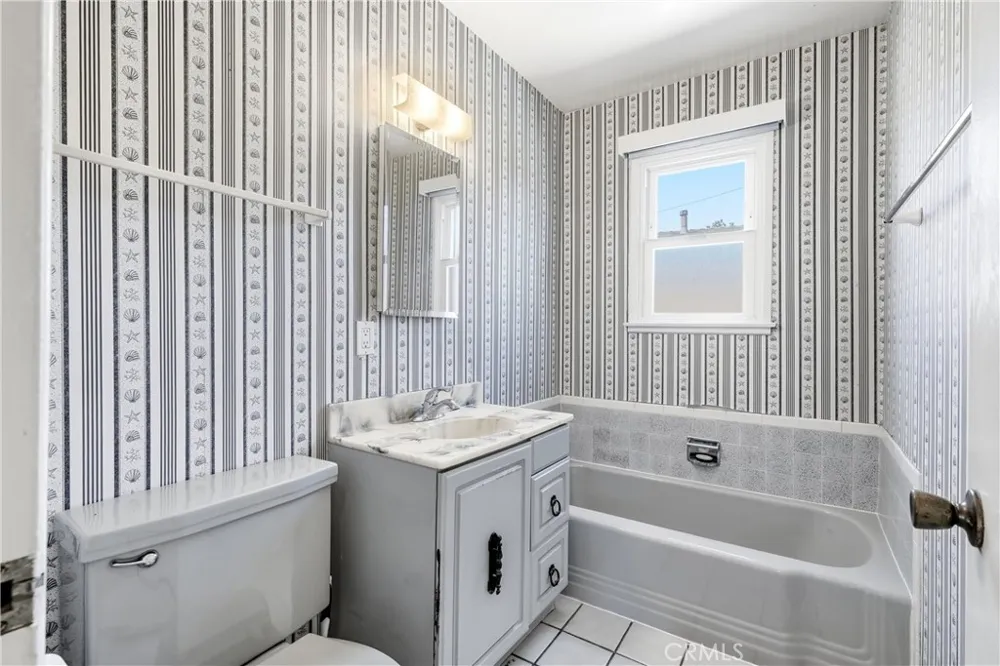 417 Emerald Seal Beach, CA 90740
