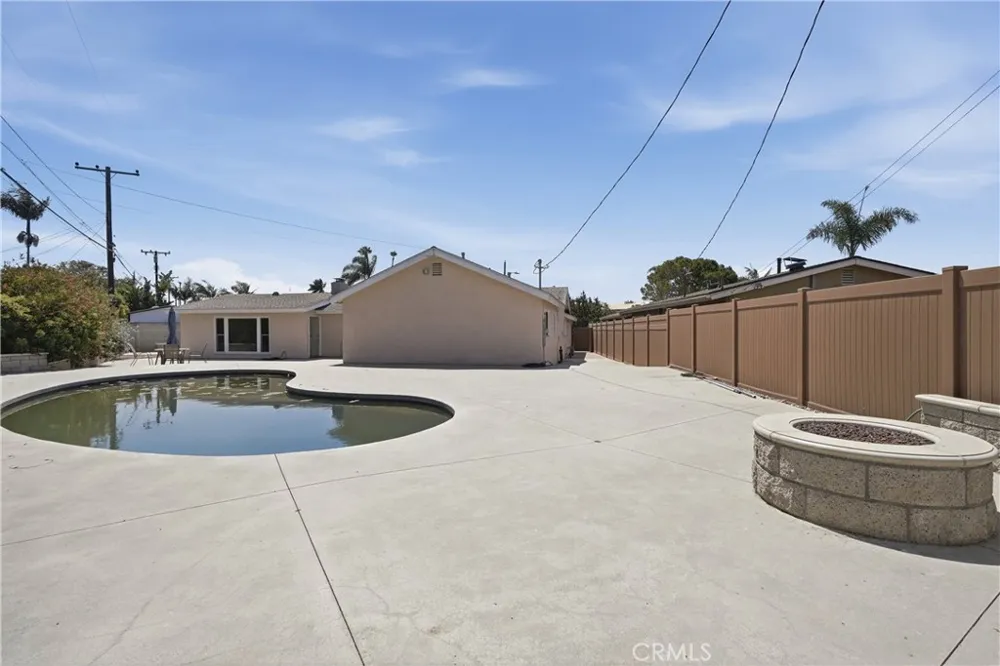 417 Emerald Seal Beach, CA 90740