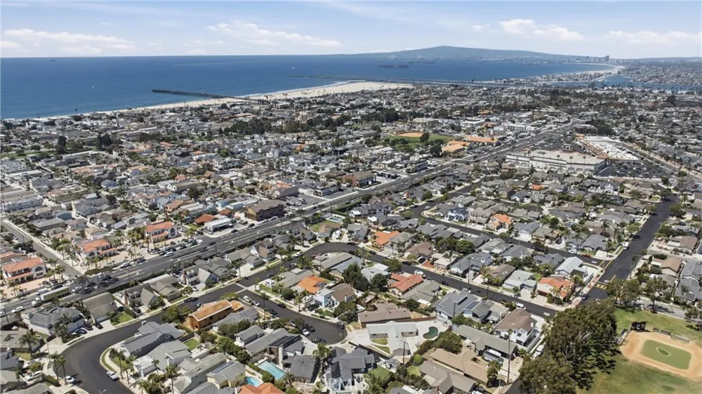 417 Emerald Seal Beach, CA 90740