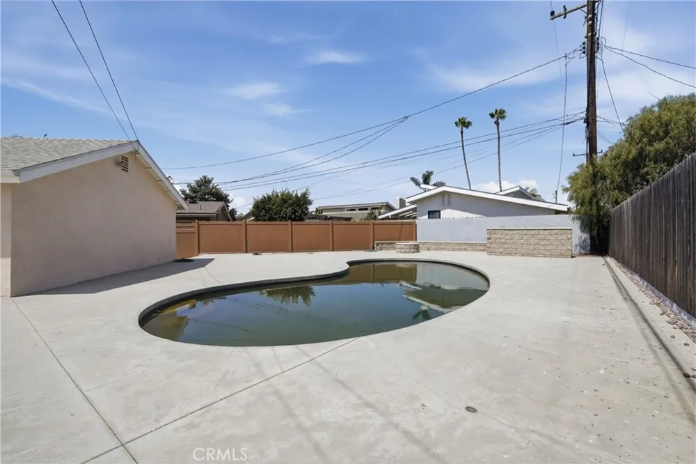 417 Emerald Seal Beach, CA 90740