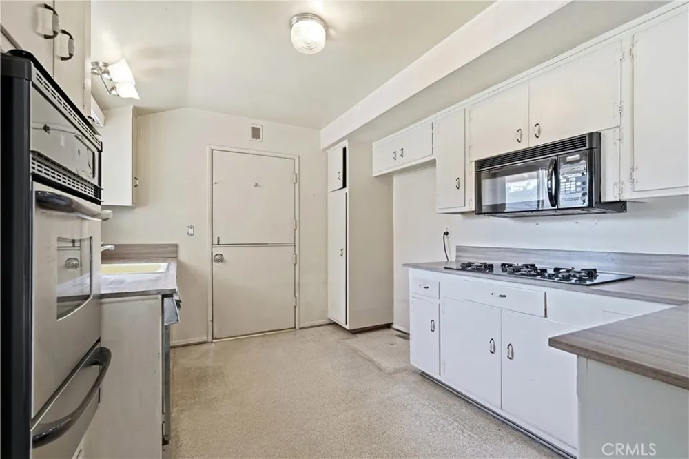 417 Emerald Seal Beach, CA 90740
