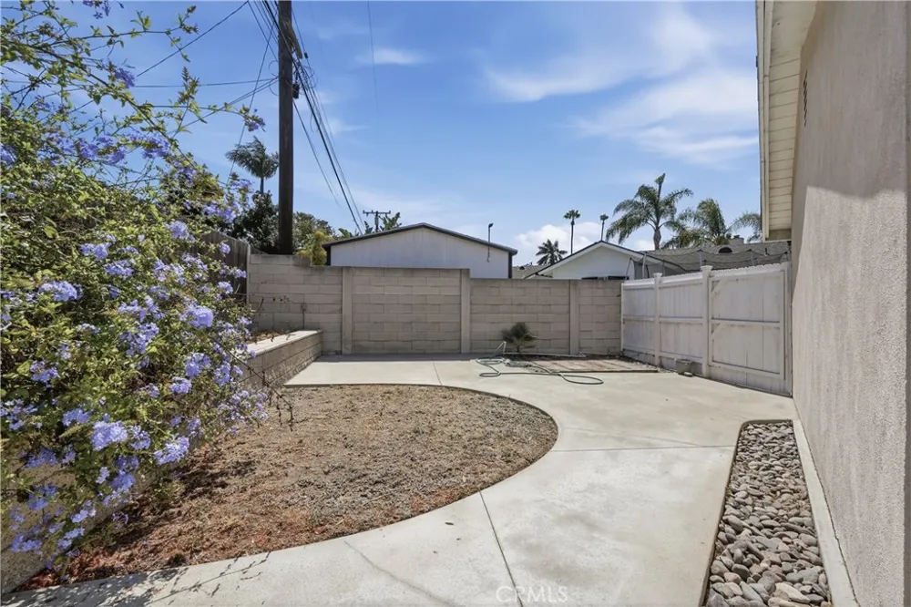 417 Emerald Seal Beach, CA 90740