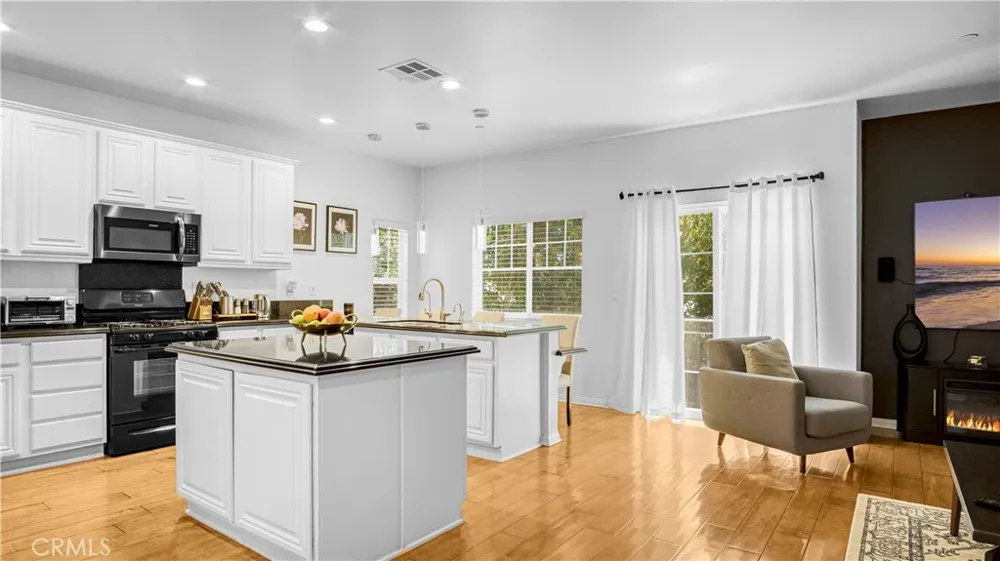 13897 Eldridge Sylmar, CA 91342
