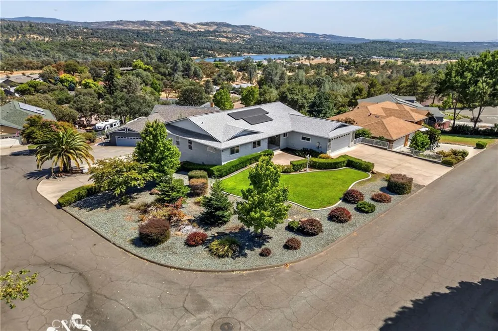 26 Regal Way Oroville, CA 95966