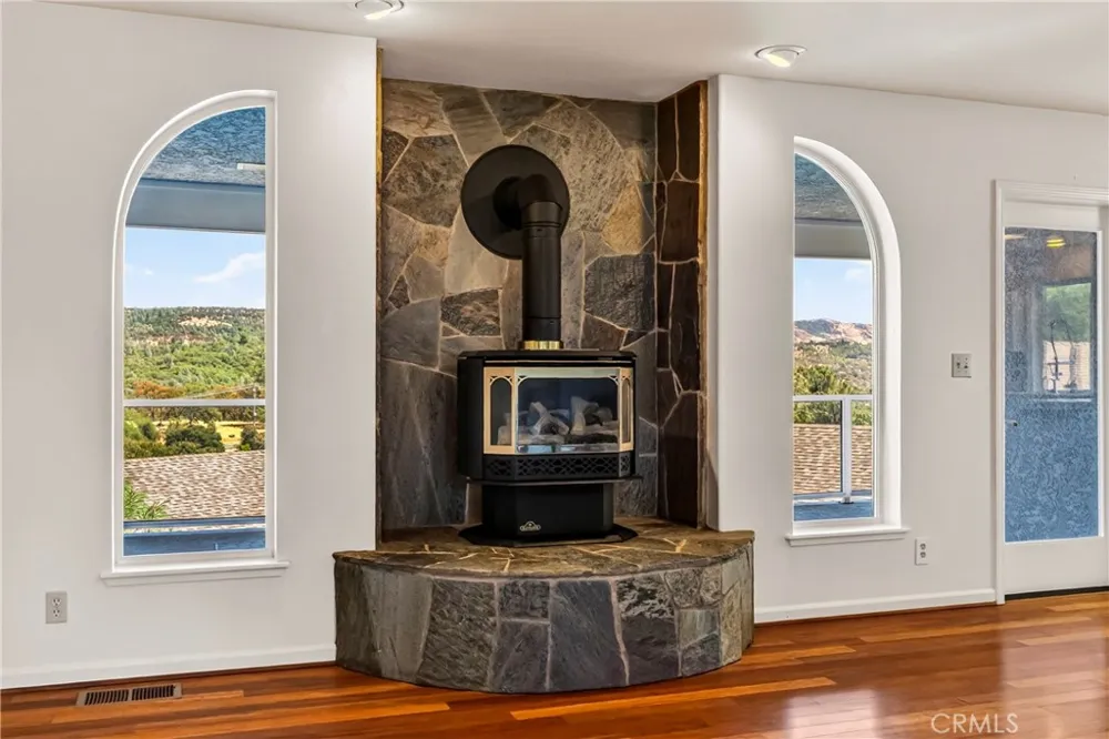 26 Regal Way Oroville, CA 95966